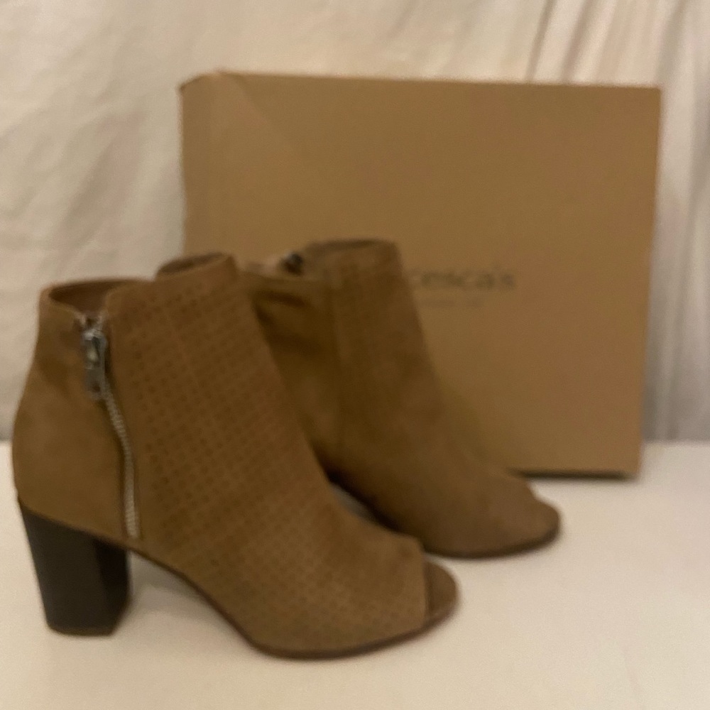 Francescas tan faux suede ankle boots , peep tirs, zip up sides size 8 NWT - Picture 1 of 6